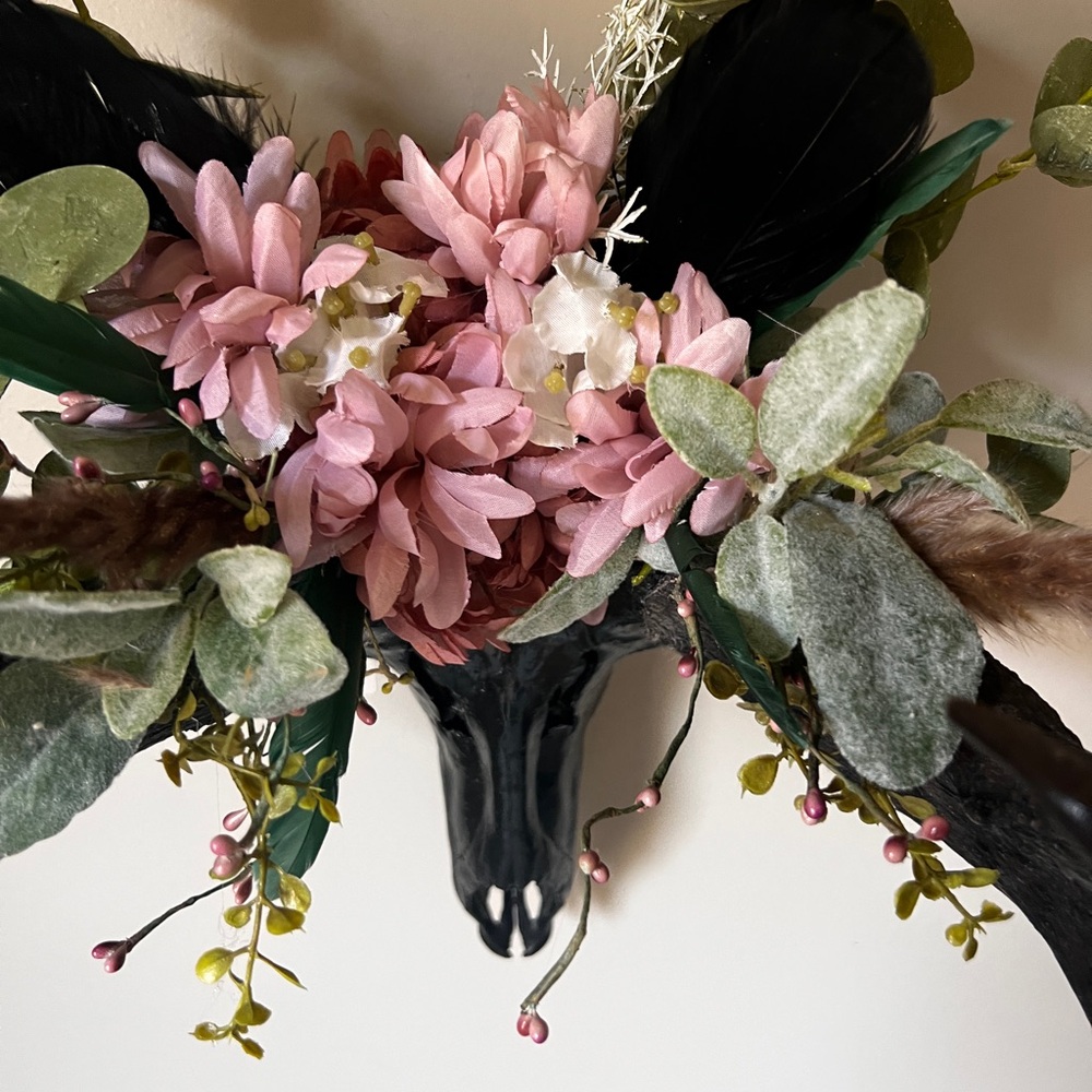 Black Floral Skull Wall Decor Coquette Gothic Western authentic skull 
Beautiful - Picture 9 of 14
